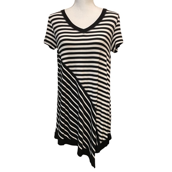 NWT. Cable & Gauge Striped Short Sleeved Tunic Top. Size M. - Picture 1 of 7